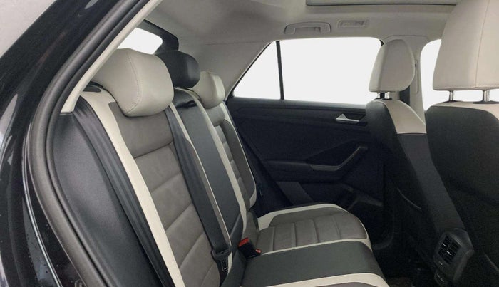 2021 Volkswagen T-ROC 1.5 TSI AT, Petrol, Automatic, 27,010 km, Right Side Rear Door Cabin
