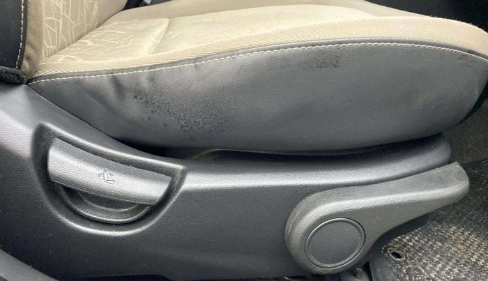 2014 Hyundai Xcent S (O) 1.2, Petrol, Manual, 34,038 km, Driver Side Adjustment Panel