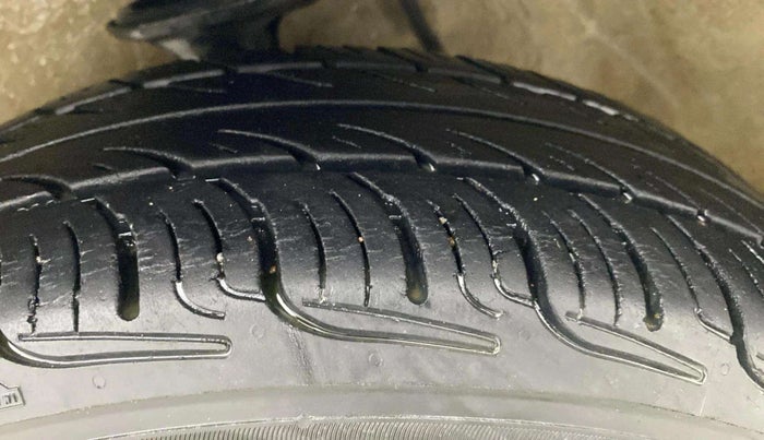 2017 Maruti Alto K10 VXI, Petrol, Manual, 54,483 km, Left Front Tyre Tread