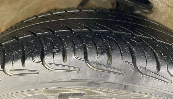 2017 Maruti Alto K10 VXI, Petrol, Manual, 54,483 km, Right Front Tyre Tread