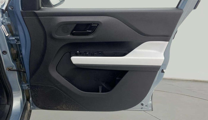 2023 Tata PUNCH ACCOMPLISHED DAZZLE PACK AMT, Petrol, Automatic, 43,970 km, Driver Side Door Panels Control
