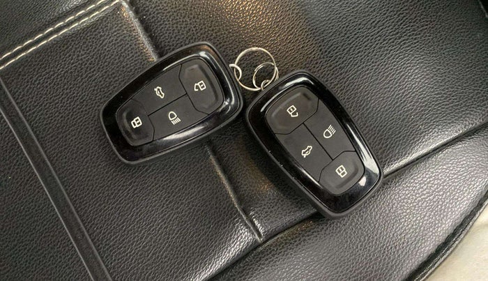 2023 Tata PUNCH ACCOMPLISHED DAZZLE PACK AMT, Petrol, Automatic, 43,970 km, Key Close Up