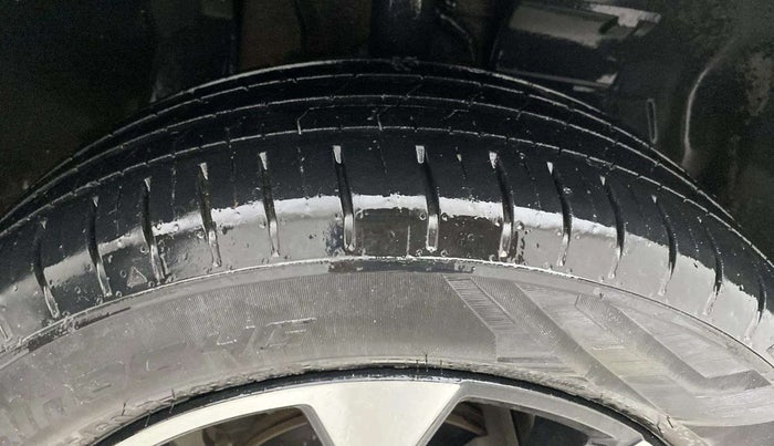 2023 Tata PUNCH ACCOMPLISHED DAZZLE PACK AMT, Petrol, Automatic, 43,970 km, Right Front Tyre Tread