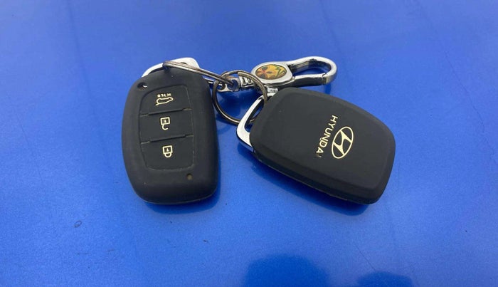 2017 Hyundai Grand i10 ASTA 1.2 KAPPA VTVT, Petrol, Manual, 14,054 km, Key Close Up