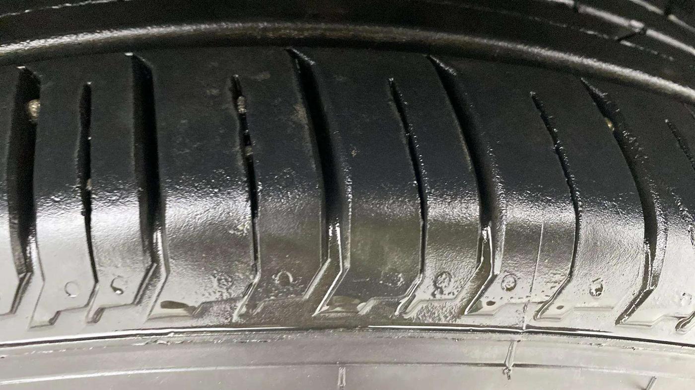 2020 Hyundai NEW I20 ASTA 1.2 AT, Petrol, Automatic, 35,948 km, Right Front Tyre Tread