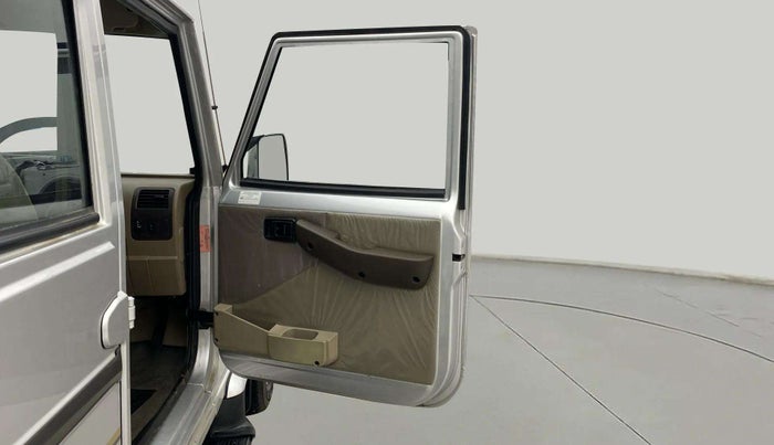2022 Mahindra Bolero B6 (O), Diesel, Manual, 29,166 km, RHS Front Door