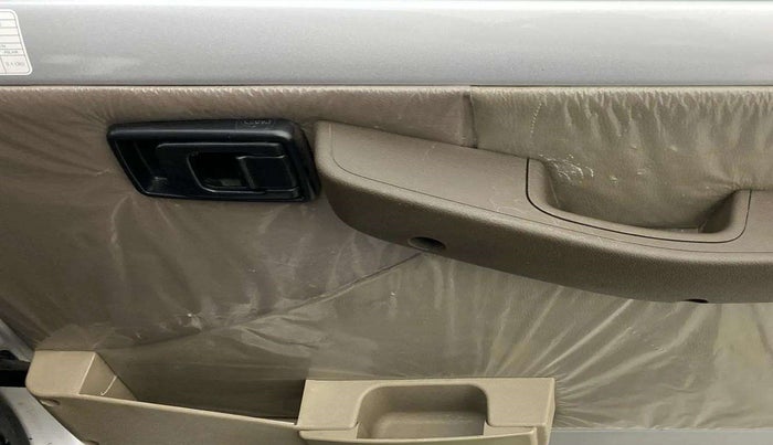 2022 Mahindra Bolero B6 (O), Diesel, Manual, 29,166 km, Driver Side Door Panels Control