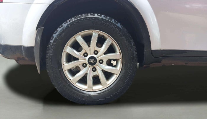 2015 Mahindra XUV500 W10, Diesel, Manual, 1,70,000 km, Right Rear Wheel