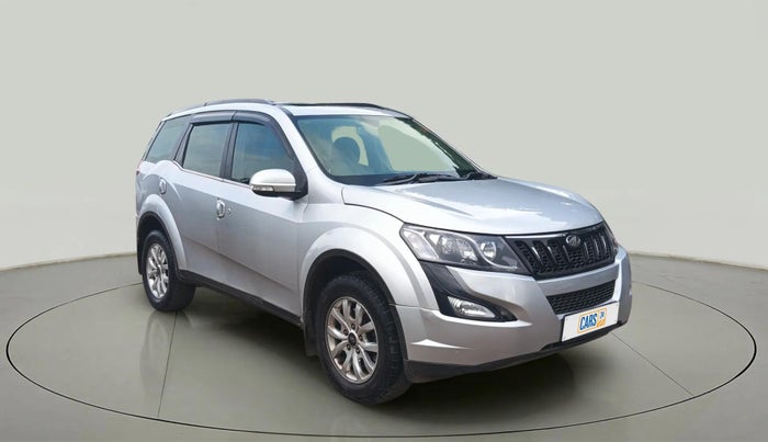 2015 Mahindra XUV500 W10, Diesel, Manual, 1,70,000 km, Right Front Diagonal