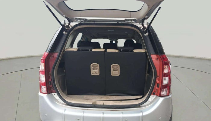 2015 Mahindra XUV500 W10, Diesel, Manual, 1,70,000 km, Boot Inside