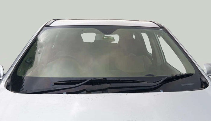 2015 Mahindra XUV500 W10, Diesel, Manual, 1,70,000 km, Front Windshield