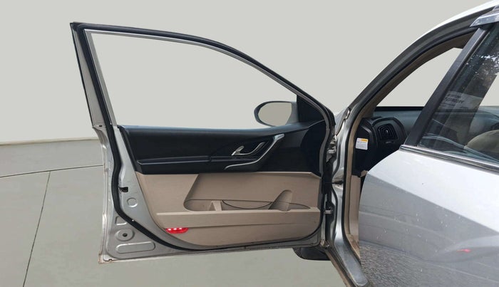 2015 Mahindra XUV500 W10, Diesel, Manual, 1,70,000 km, LHS Front Door