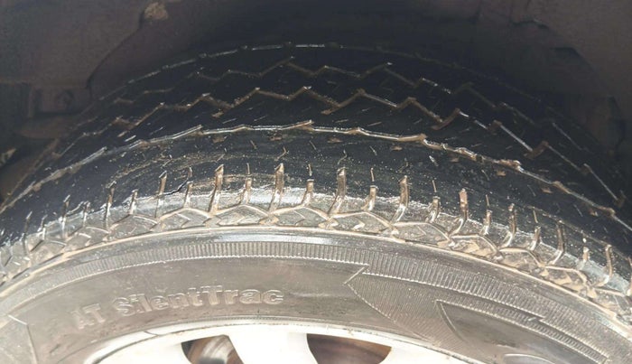 2015 Mahindra XUV500 W10, Diesel, Manual, 1,70,000 km, Left Rear Tyre Tread
