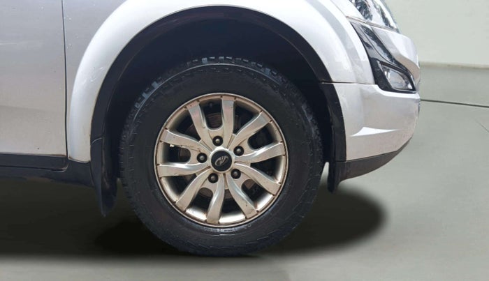 2015 Mahindra XUV500 W10, Diesel, Manual, 1,70,000 km, Right Front Wheel