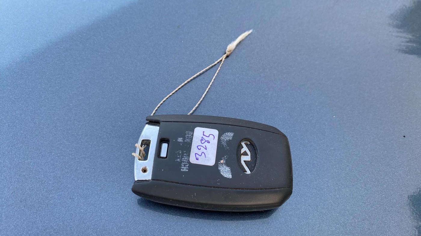 2021 KIA SONET HTK PLUS 1.0 IMT, Petrol, Manual, 1,07,370 km, Key Close Up