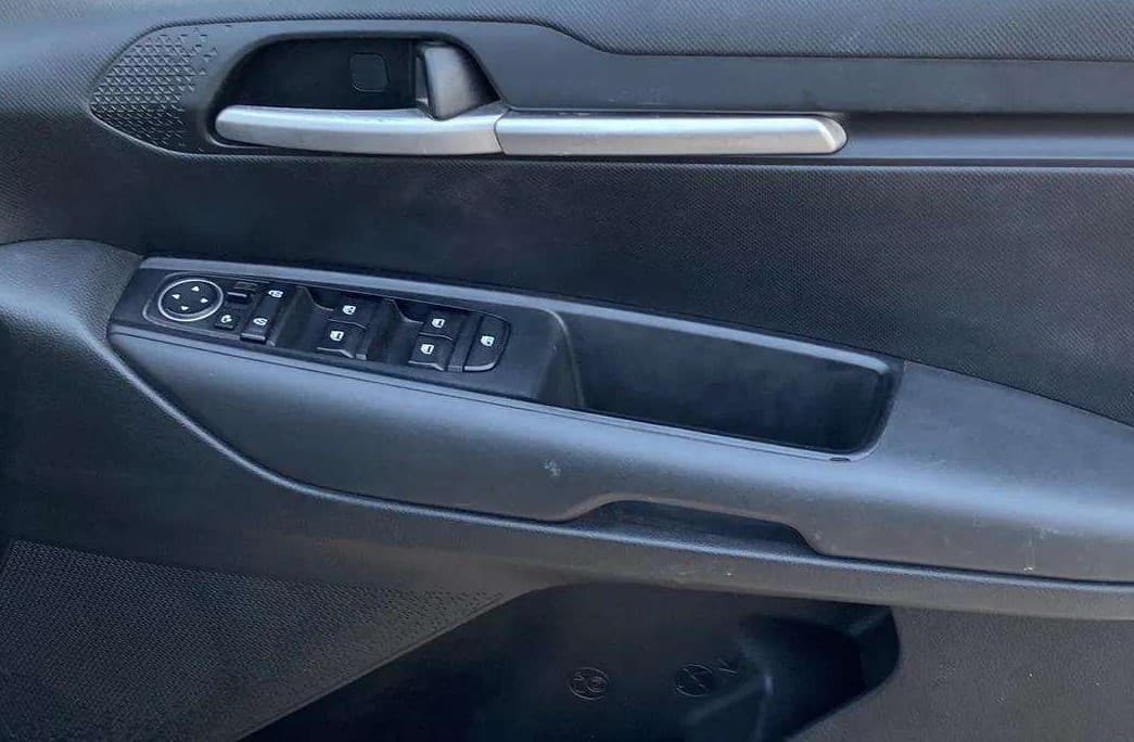 2021 KIA SONET HTK PLUS 1.0 IMT, Petrol, Manual, 1,07,370 km, Driver Side Door Panels Control