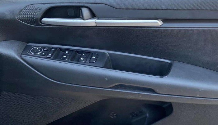 2021 KIA SONET HTK PLUS 1.0 IMT, Petrol, Manual, 1,07,358 km, Driver Side Door Panels Control