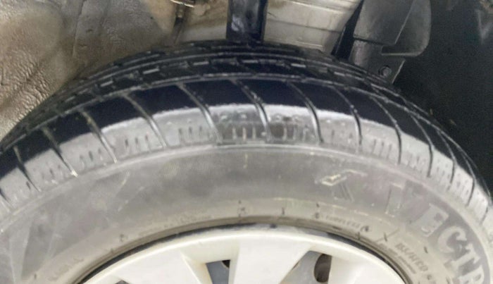 2016 Nissan Micra Active XV, Petrol, Manual, 30,362 km, Right Front Tyre Tread