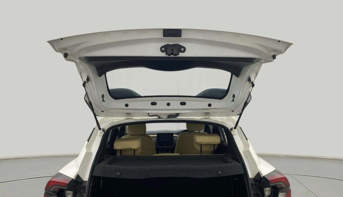 2023 Renault Kiger RXT (O) AMT, Petrol, Automatic, 7,273 km, Boot Door Open