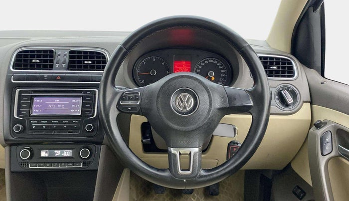 2014 Volkswagen Vento HIGHLINE DIESEL 1.6, Diesel, Manual, 1,20,303 km, Steering Wheel Close Up
