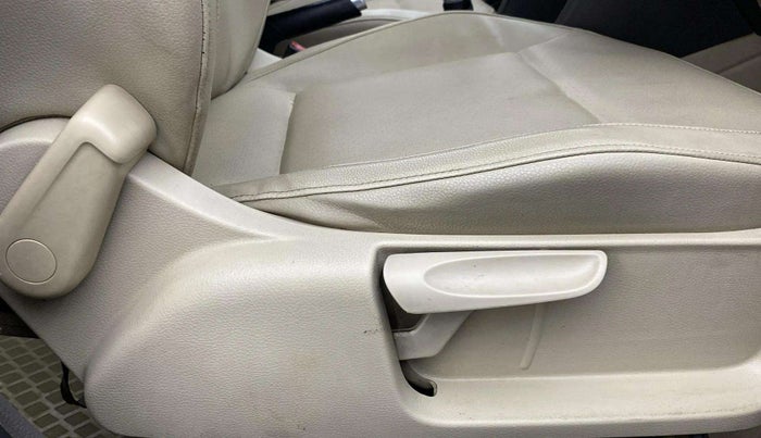 2014 Volkswagen Vento HIGHLINE DIESEL 1.6, Diesel, Manual, 1,20,303 km, Driver Side Adjustment Panel