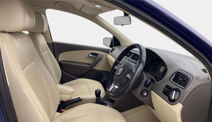 2014 Volkswagen Vento HIGHLINE DIESEL 1.6, Diesel, Manual, 1,20,303 km, Right Side Front Door Cabin
