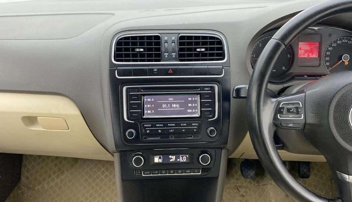 2014 Volkswagen Vento HIGHLINE DIESEL 1.6, Diesel, Manual, 1,20,303 km, Air Conditioner