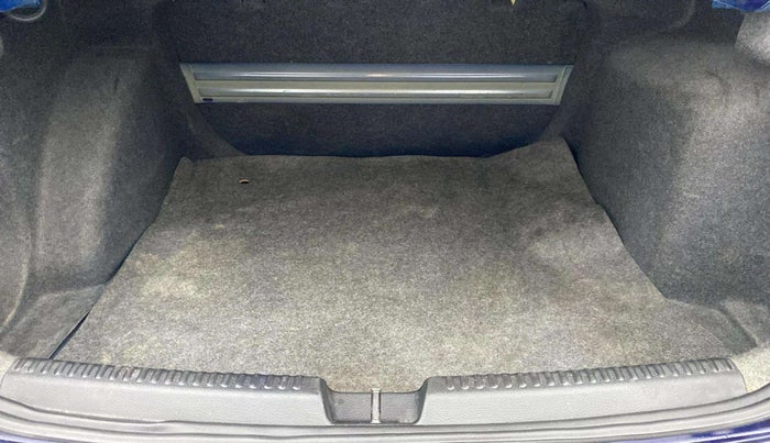 2014 Volkswagen Vento HIGHLINE DIESEL 1.6, Diesel, Manual, 1,20,303 km, Boot Inside