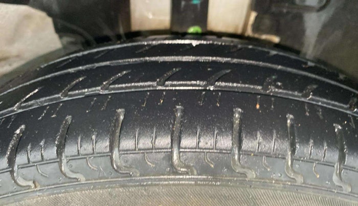2017 Renault Kwid RXT 0.8, Petrol, Manual, 38,527 km, Right Front Tyre Tread