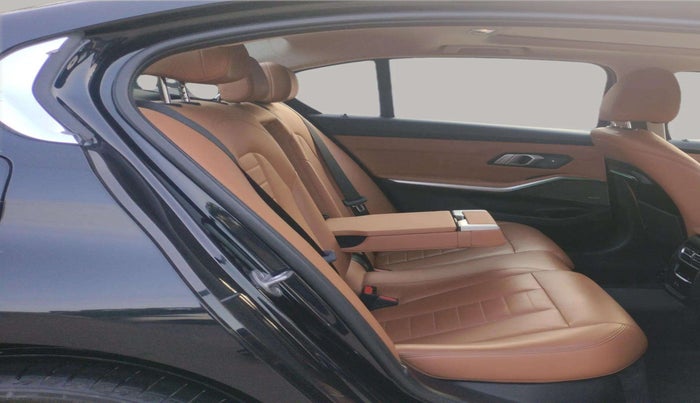 2022 BMW 3 Series 320D LUXURY EDITION, Diesel, Automatic, 20,334 km, Right Side Rear Door Cabin