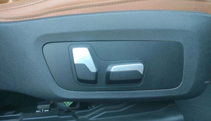 2022 BMW 3 Series 320D LUXURY EDITION, Diesel, Automatic, 20,334 km, Driver Side Adjustment Panel
