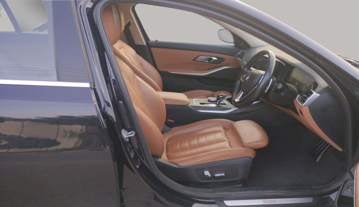 2022 BMW 3 Series 320D LUXURY EDITION, Diesel, Automatic, 20,334 km, Right Side Front Door Cabin