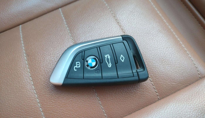 2022 BMW 3 Series 320D LUXURY EDITION, Diesel, Automatic, 20,334 km, Key Close Up