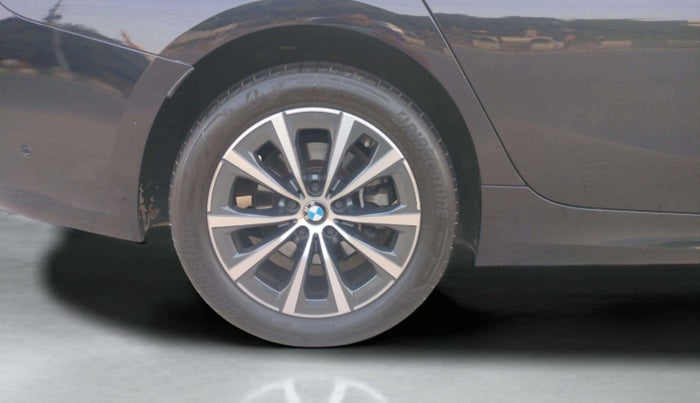 2022 BMW 3 Series 320D LUXURY EDITION, Diesel, Automatic, 20,334 km, Right Rear Wheel