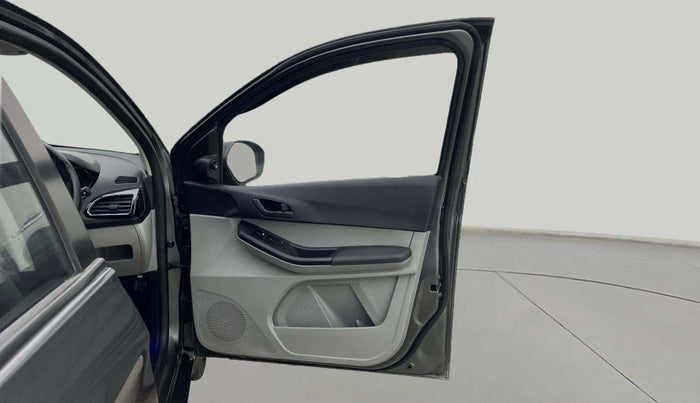 2022 Tata Tiago XT PETROL, Petrol, Manual, 66,483 km, RHS Front Door