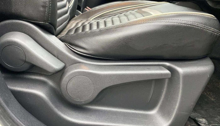 2019 Nissan Kicks XV 1.5, Petrol, Manual, 32,751 km, Driver Side Adjustment Panel