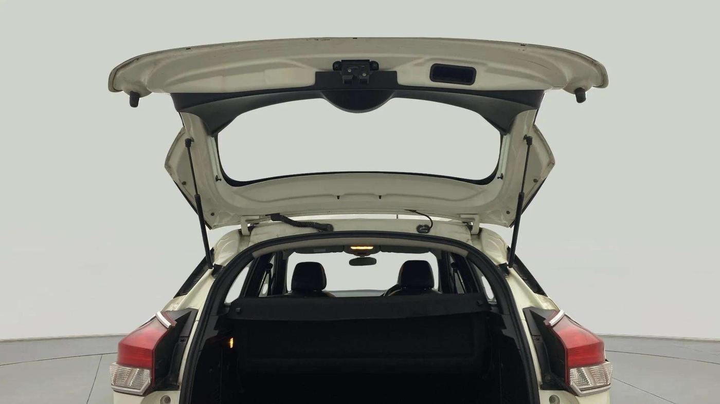 2019 Nissan Kicks XV 1.5, Petrol, Manual, 33,077 km, Boot Door Open