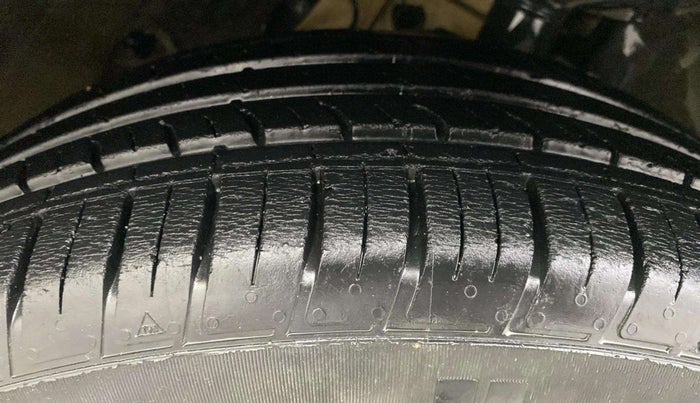 2019 Nissan Kicks XV 1.5, Petrol, Manual, 32,751 km, Right Front Tyre Tread