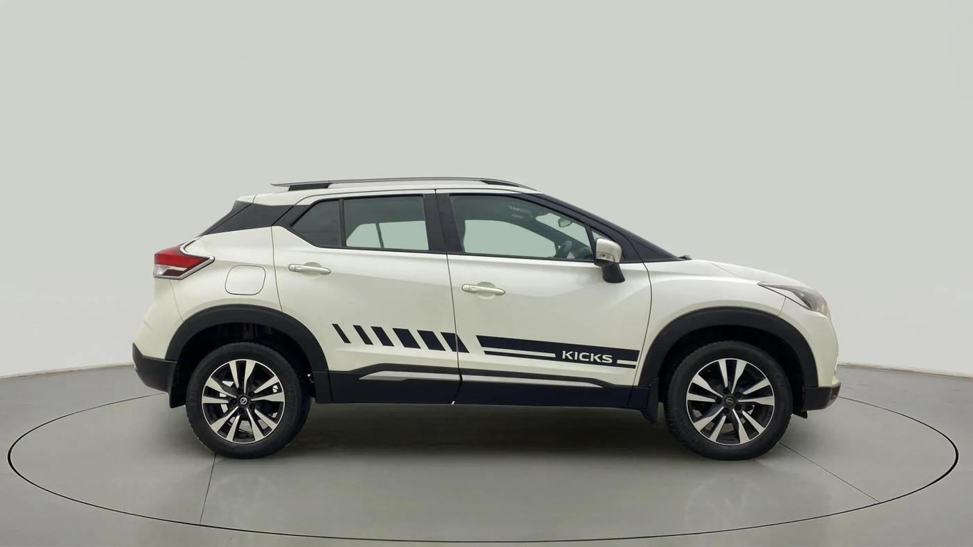 2019 Nissan Kicks XV 1.5, Petrol, Manual, 33,077 km, Right Side View