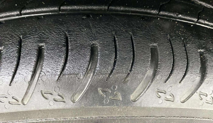 2021 Nissan MAGNITE XE, Petrol, Manual, 25,411 km, Right Front Tyre Tread