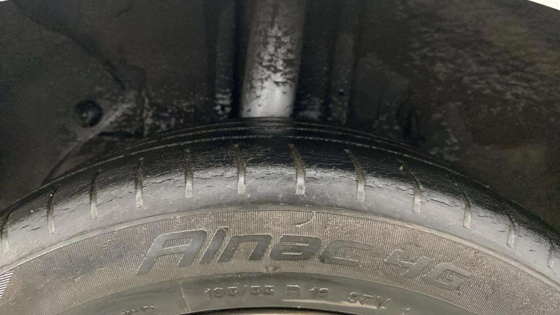 RHS-Rear-Tyre-Tread-19