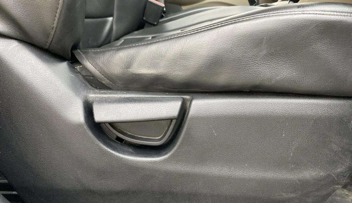 2019 Hyundai NEW SANTRO MAGNA AMT, Petrol, Automatic, 83,065 km, Driver Side Adjustment Panel