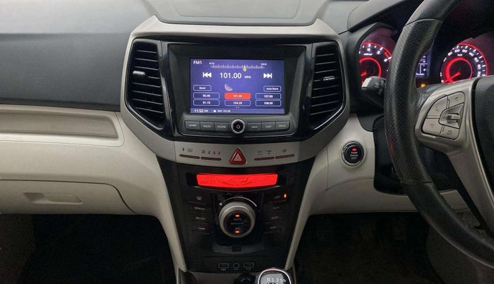 2020 Mahindra XUV300 W8(O) 1.2 PETROL DUAL TONE, Petrol, Manual, 66,817 km, Air Conditioner