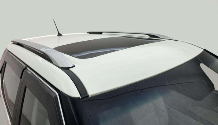 2020 Mahindra XUV300 W8(O) 1.2 PETROL DUAL TONE, Petrol, Manual, 66,817 km, Roof