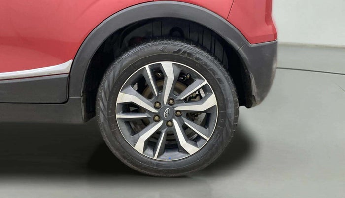 2020 Mahindra XUV300 W8(O) 1.2 PETROL DUAL TONE, Petrol, Manual, 66,817 km, Left Rear Wheel