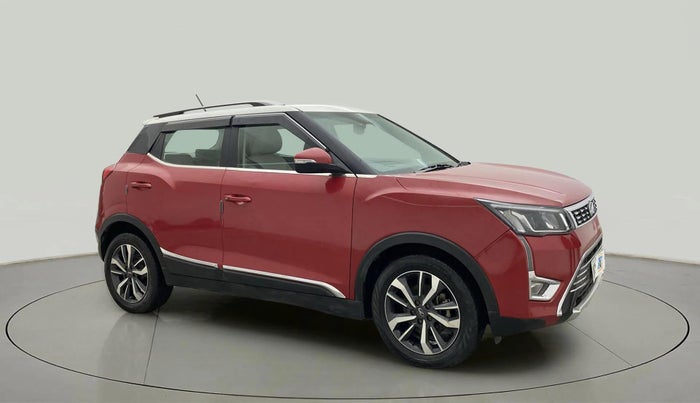 2020 Mahindra XUV300 W8(O) 1.2 PETROL DUAL TONE, Petrol, Manual, 66,817 km, Right Front Diagonal