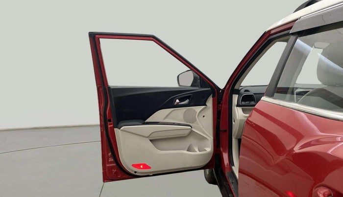 2020 Mahindra XUV300 W8(O) 1.2 PETROL DUAL TONE, Petrol, Manual, 66,817 km, LHS Front Door