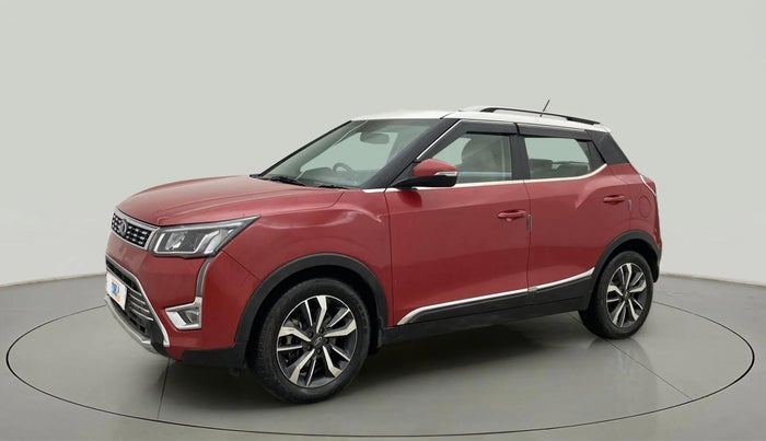 2020 Mahindra XUV300 W8(O) 1.2 PETROL DUAL TONE, Petrol, Manual, 66,817 km, Left Front Diagonal