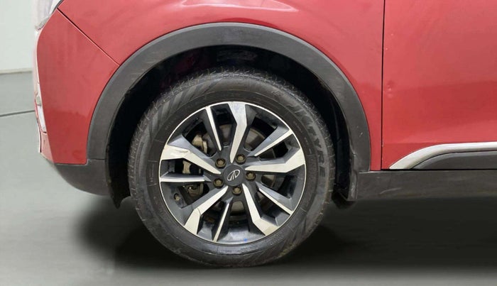 2020 Mahindra XUV300 W8(O) 1.2 PETROL DUAL TONE, Petrol, Manual, 66,817 km, Left Front Wheel