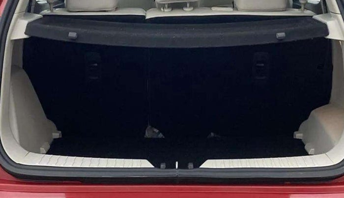 2020 Mahindra XUV300 W8(O) 1.2 PETROL DUAL TONE, Petrol, Manual, 66,817 km, Boot Inside